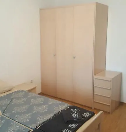 Zelev Apartman *